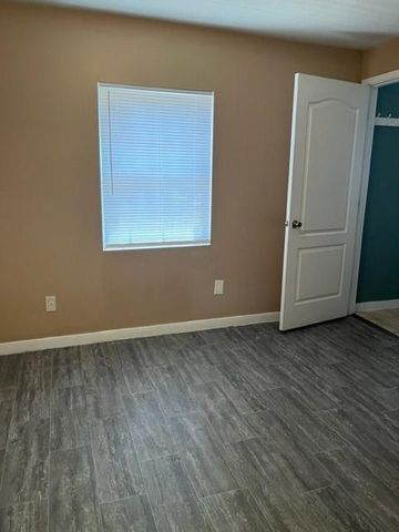 1614 Ryon Street A, Houston, TX 77009