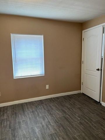 1614 Ryon Street A, Houston, TX 77009