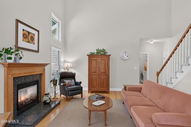 26 Hedgerose Lane, Bethlehem, NY 12054