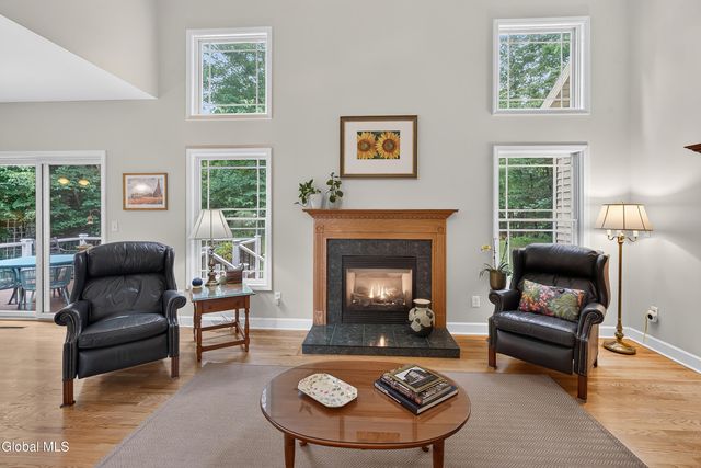 26 Hedgerose Lane, Bethlehem, NY 12054