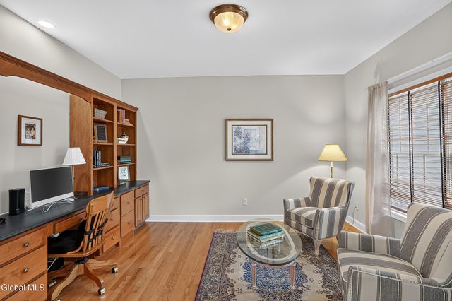 26 Hedgerose Lane, Bethlehem, NY 12054