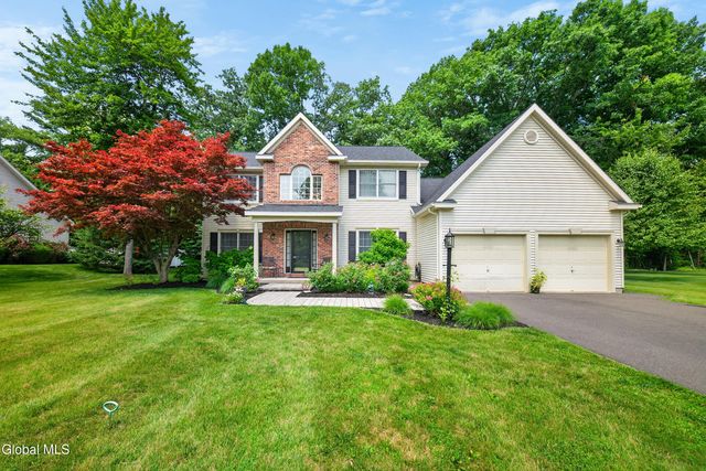 26 Hedgerose Lane, Bethlehem, NY 12054