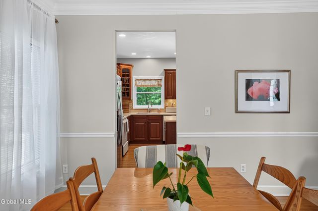 26 Hedgerose Lane, Bethlehem, NY 12054