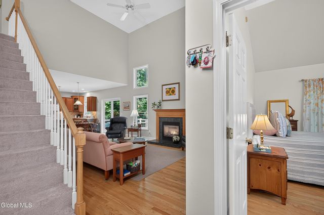 26 Hedgerose Lane, Bethlehem, NY 12054