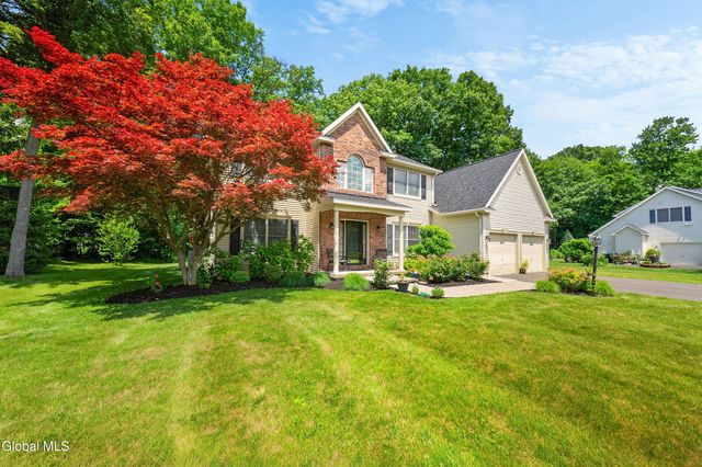 26 Hedgerose Lane, Bethlehem, NY 12054