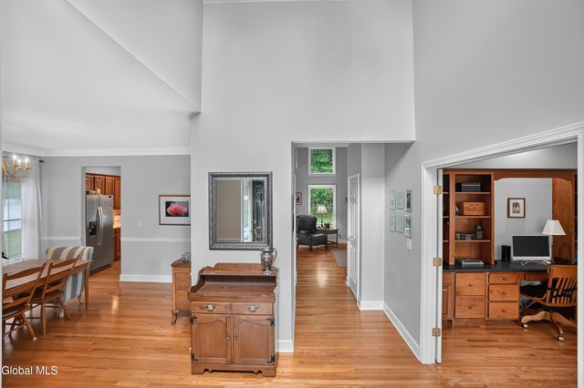 26 Hedgerose Lane, Bethlehem, NY 12054
