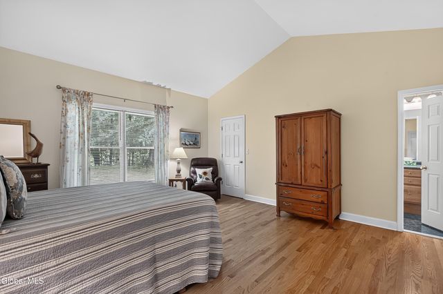 26 Hedgerose Lane, Bethlehem, NY 12054