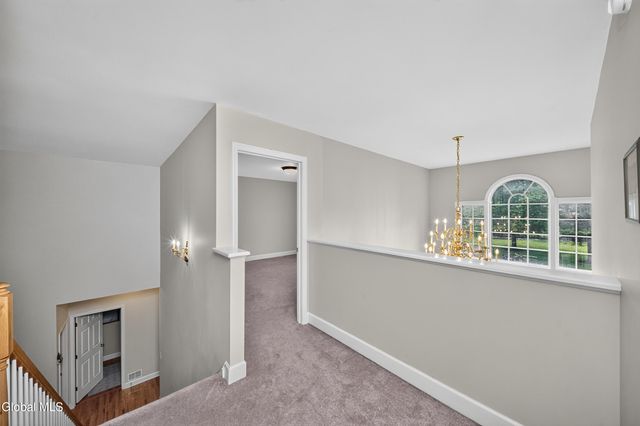 26 Hedgerose Lane, Bethlehem, NY 12054