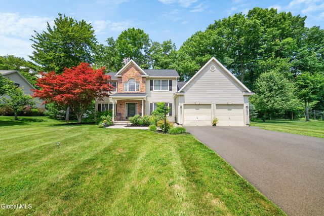 26 Hedgerose Lane, Bethlehem, NY 12054