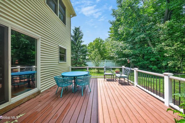 26 Hedgerose Lane, Bethlehem, NY 12054