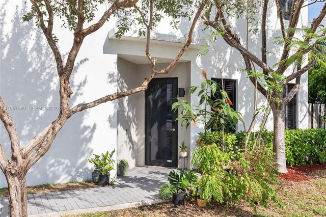 541 SW 91st Ct, Miami, FL 33174