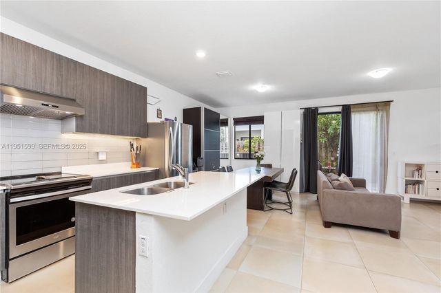 541 SW 91st Ct, Miami, FL 33174