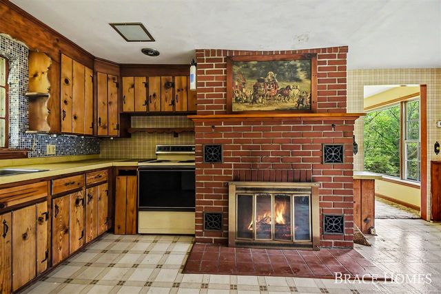 10748 100th Street, Alto, MI 49302