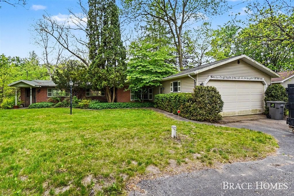 10748 100th Street, Alto, MI 49302