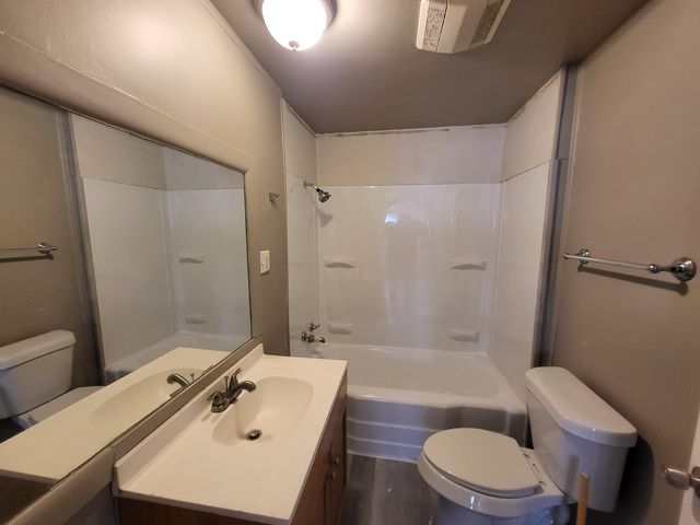 2216 Goulson Avenue, Warren, MI 48091