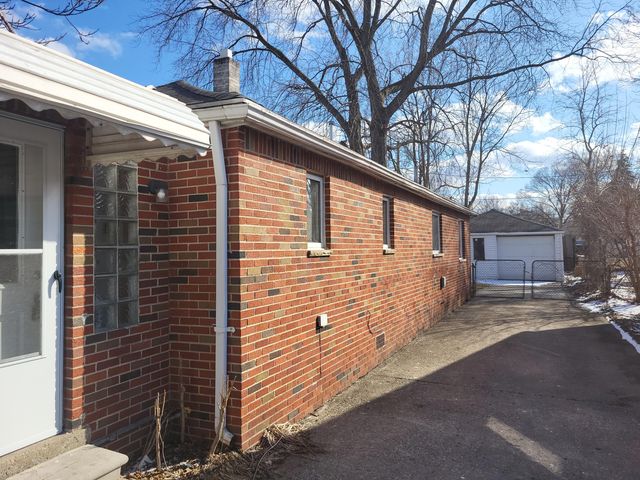2216 Goulson Avenue, Warren, MI 48091