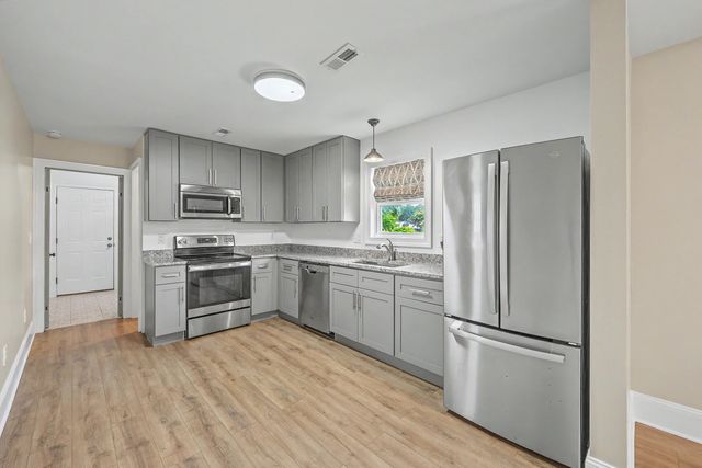 1976 Hugo Avenue, North Charleston, SC 29405