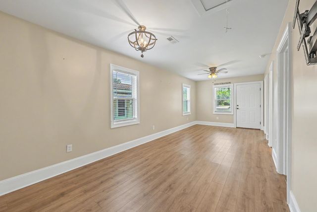 1976 Hugo Avenue, North Charleston, SC 29405