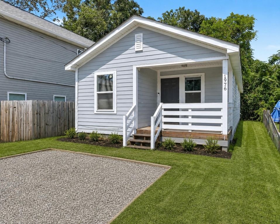 1976 Hugo Avenue, North Charleston, SC 29405