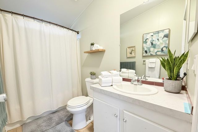 1570 S Peach Street 122, Medford, OR 97501