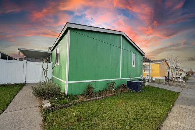 1570 S Peach Street 122, Medford, OR 97501