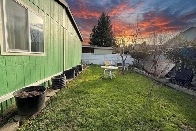 1570 S Peach Street 122, Medford, OR 97501