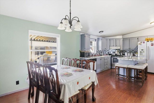 1570 S Peach Street 122, Medford, OR 97501