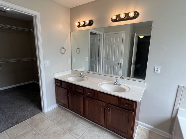 450 Winding Bluff, Clarksville, TN 37040