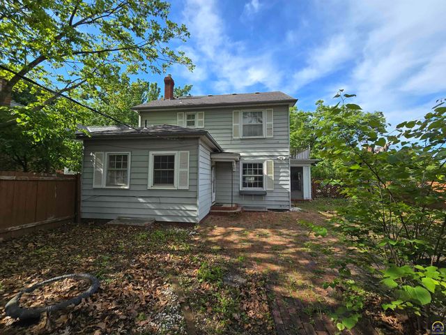 2701 SW Harland CT, Topeka, KS 66604