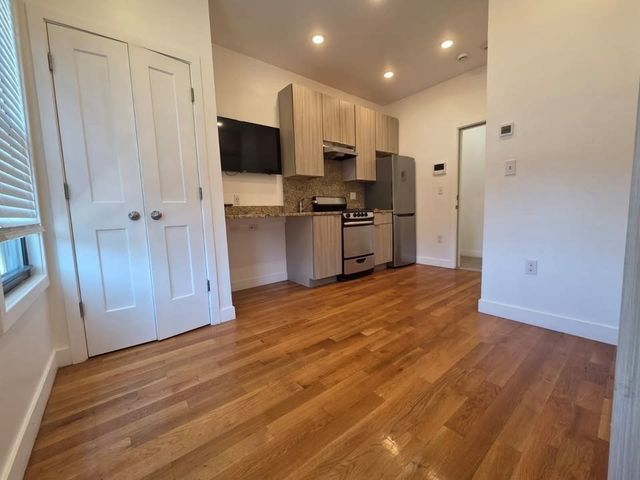 21 Fifth St 24, Chelsea, MA 02150