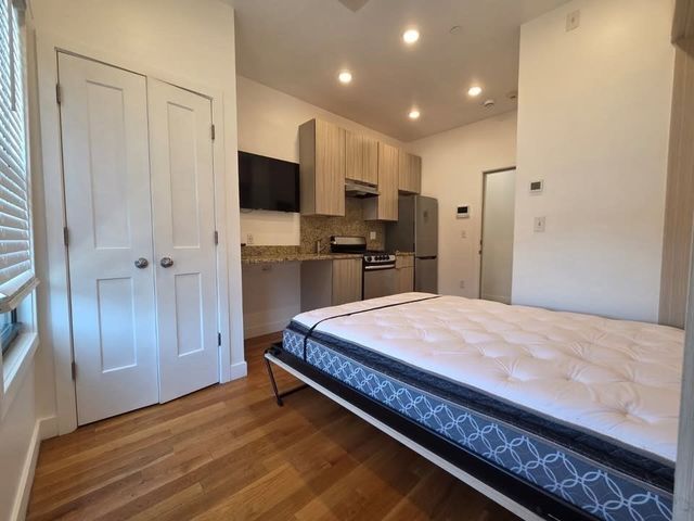 21 Fifth St 24, Chelsea, MA 02150