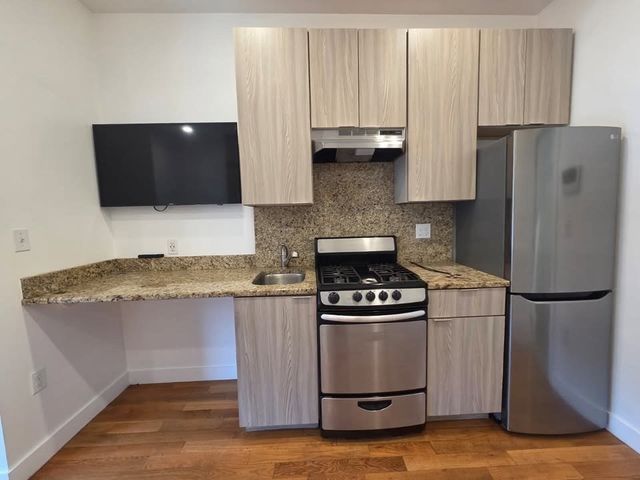 21 Fifth St 24, Chelsea, MA 02150