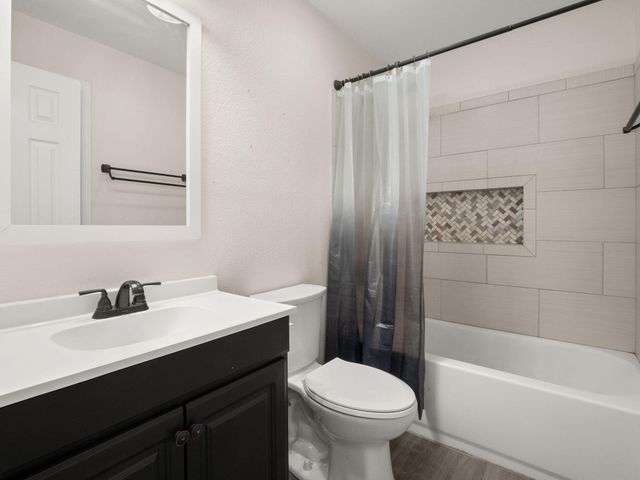 1623 Amour Dr, Leesville, LA 71446