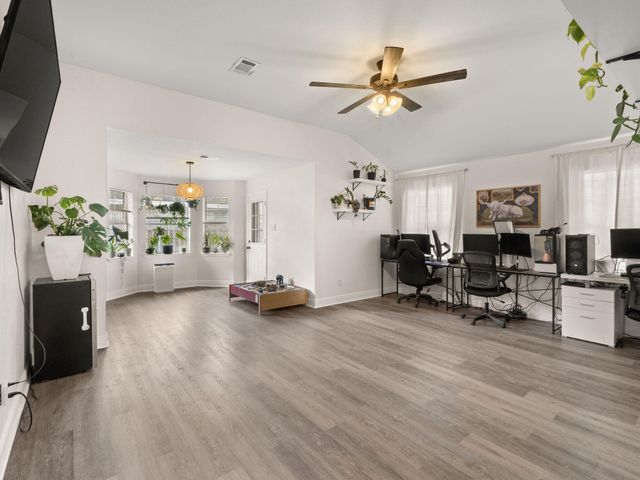 1623 Amour Dr, Leesville, LA 71446