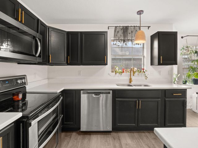 1623 Amour Dr, Leesville, LA 71446