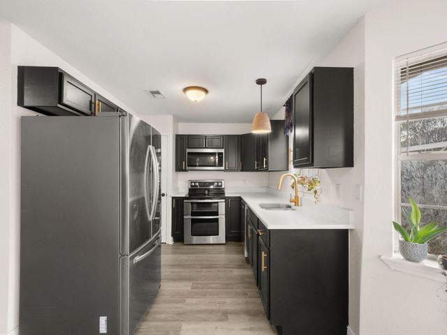 1623 Amour Dr, Leesville, LA 71446