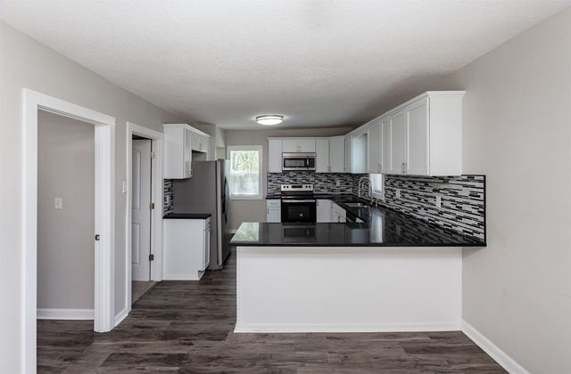 2323 Maple Street, Des Moines, IA 50317