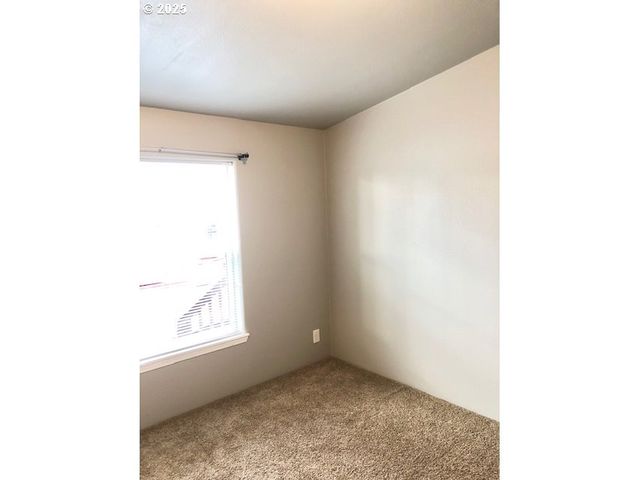 1415 S BERTELSEN Rd 143, Eugene, OR 97402