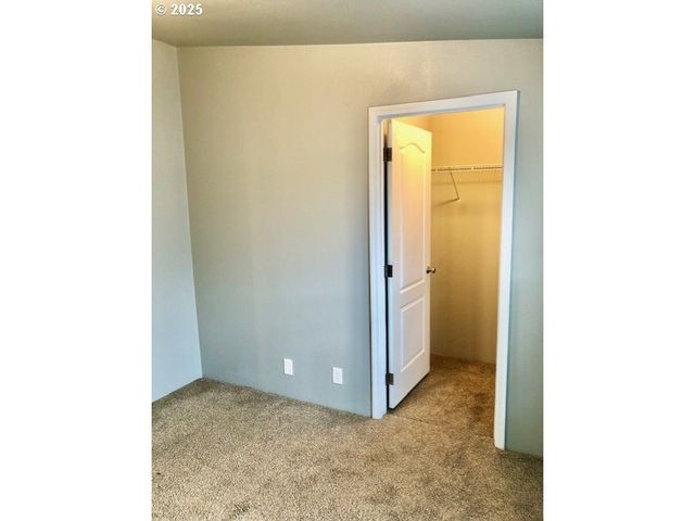 1415 S BERTELSEN Rd 143, Eugene, OR 97402