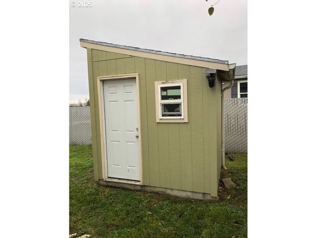 1415 S BERTELSEN Rd 143, Eugene, OR 97402