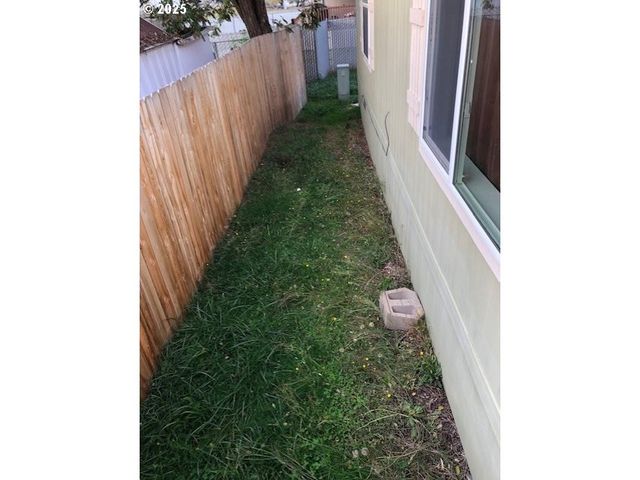 1415 S BERTELSEN Rd 143, Eugene, OR 97402