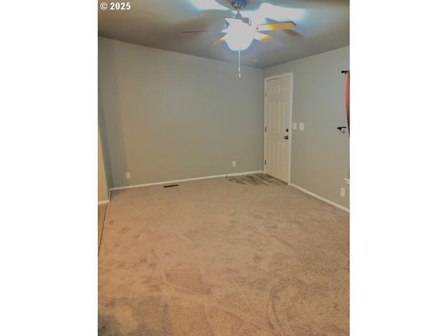 1415 S BERTELSEN Rd 143, Eugene, OR 97402