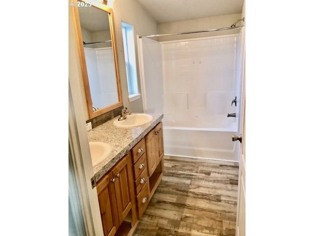 1415 S BERTELSEN Rd 143, Eugene, OR 97402