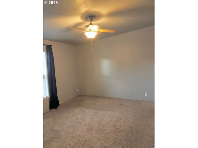 1415 S BERTELSEN Rd 143, Eugene, OR 97402