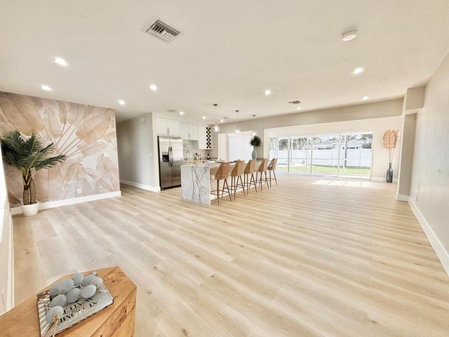 470 NE 45TH Street, Boca Raton, FL 33431