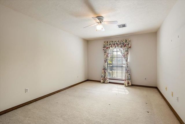 7607 NW Folkstone Way, Lawton, OK 73505