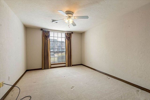 7607 NW Folkstone Way, Lawton, OK 73505