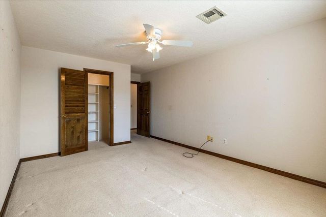 7607 NW Folkstone Way, Lawton, OK 73505