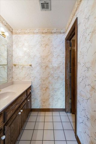 7607 NW Folkstone Way, Lawton, OK 73505