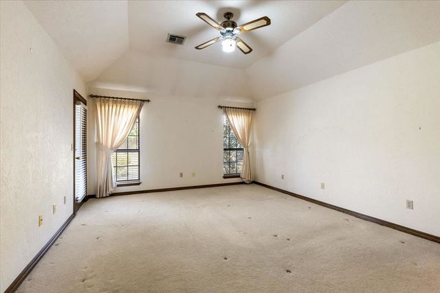 7607 NW Folkstone Way, Lawton, OK 73505